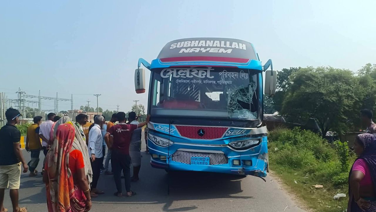 সেলফি পরিবহনের ধাক্কায় অটোরিকশাচালক নিহত