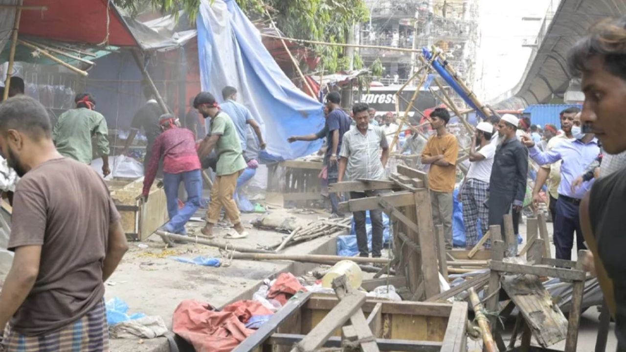 গুলিস্তানে ডিএসসিসির অভিযানে শতাধিক অবৈধ দোকান উচ্ছেদ