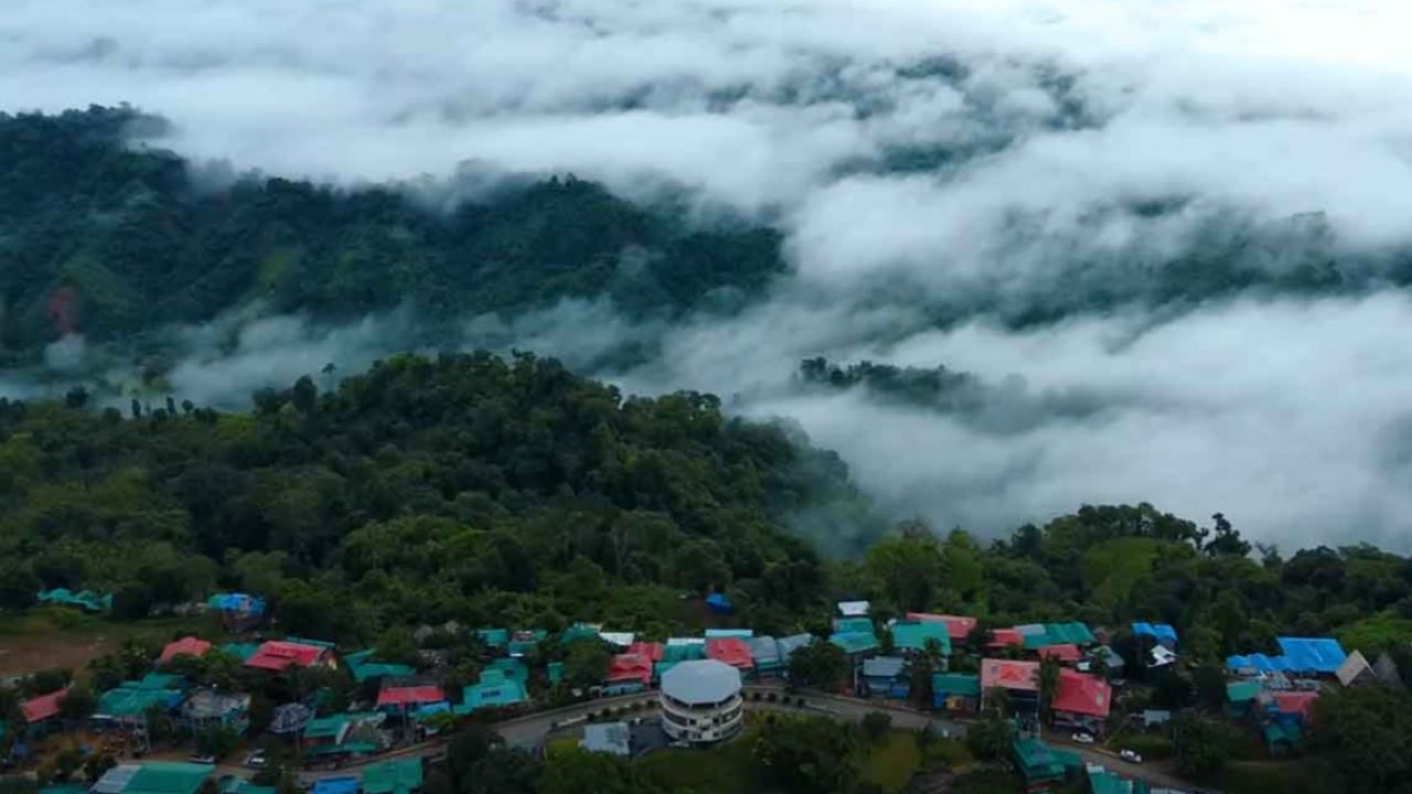 মেঘের রাজ্যে রাজত্ব, নেপথ্যে চাঞ্চল্যকর তথ্য