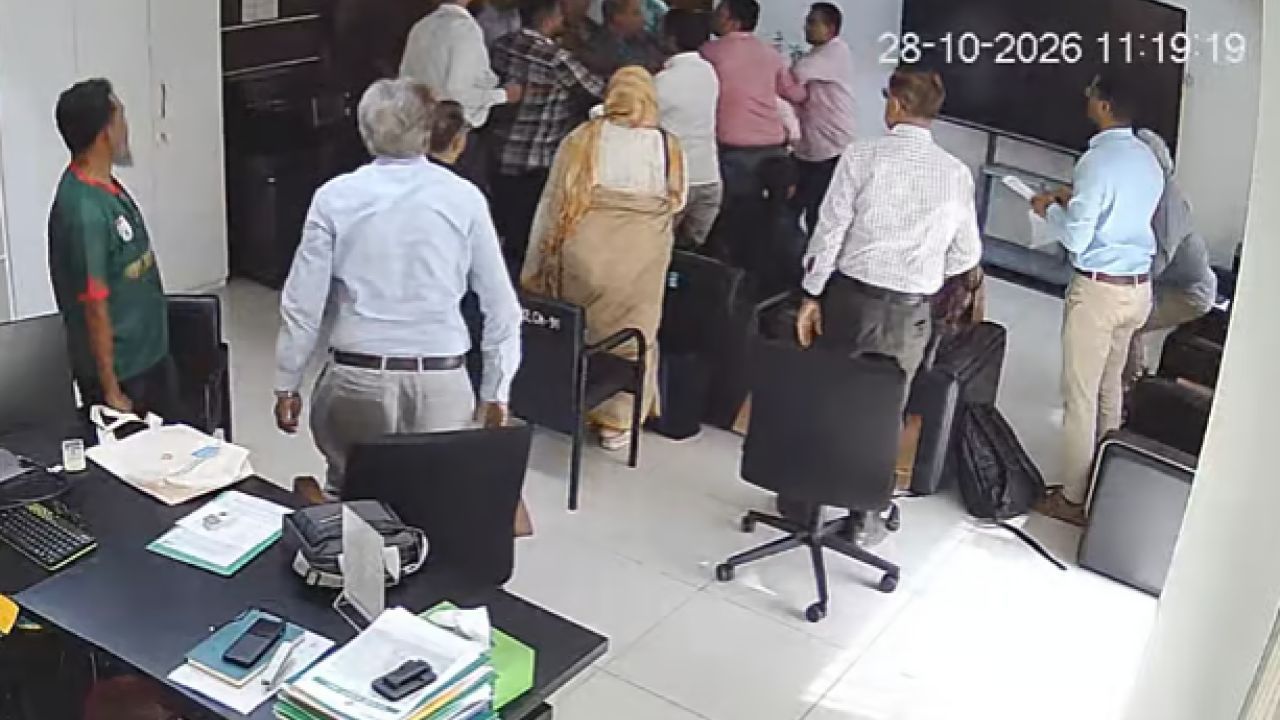 আইইডিসিআর পরিচালককে মারধর, উৎকণ্ঠায় বিদেশি বিজ্ঞানীরা  