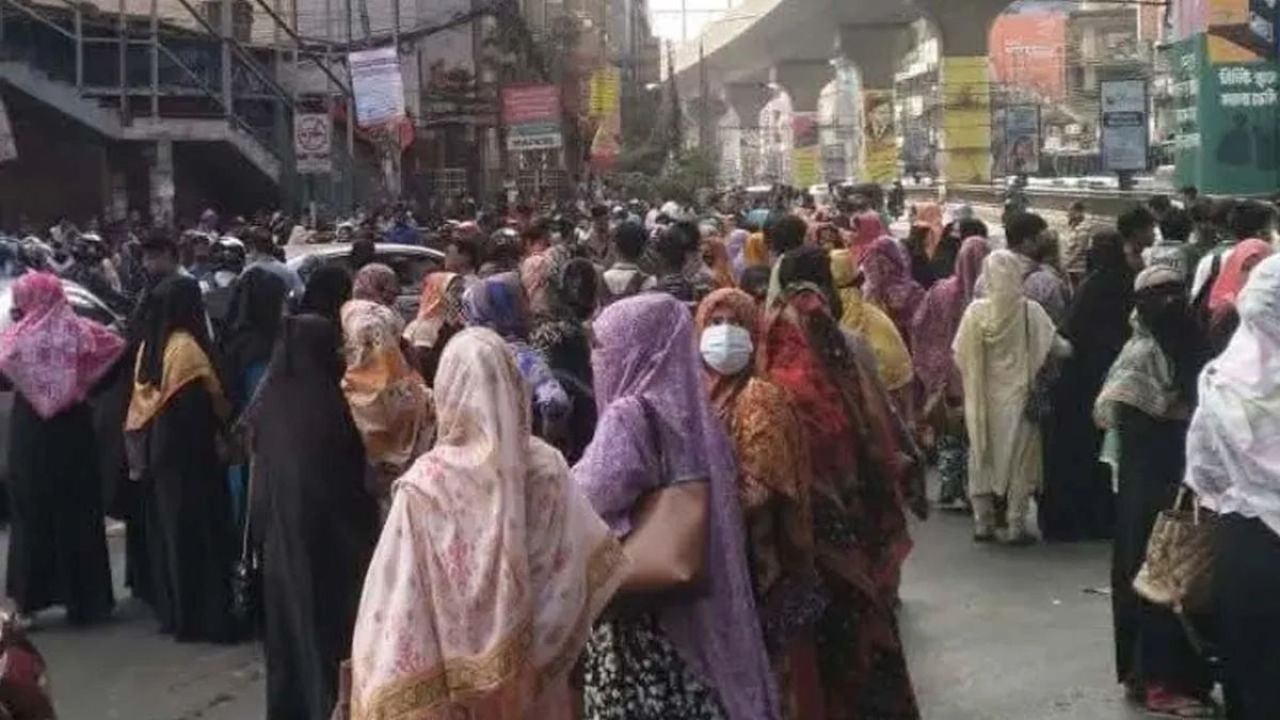 মিরপুরে পোশাকশ্রমিকদের সড়ক অবরোধ, তীব্র যানজট