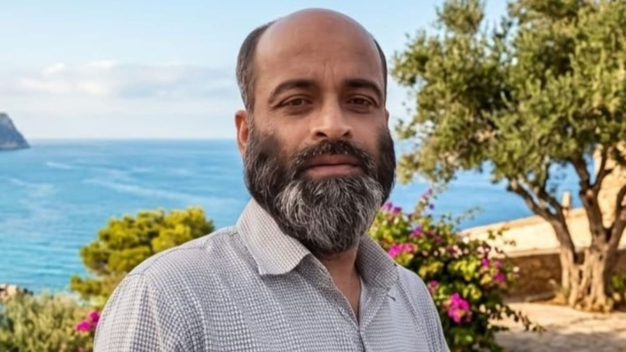  পলাশে মোটরসাইকেল সংঘর্ষে ব্যবসায়ী গুরুতর আহত