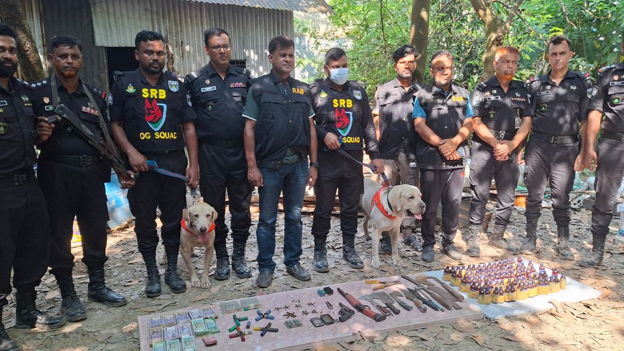 নরসিংদীর ভূঁইয়া বাড়িতে অস্ত্র-মাদকের ভাণ্ডার