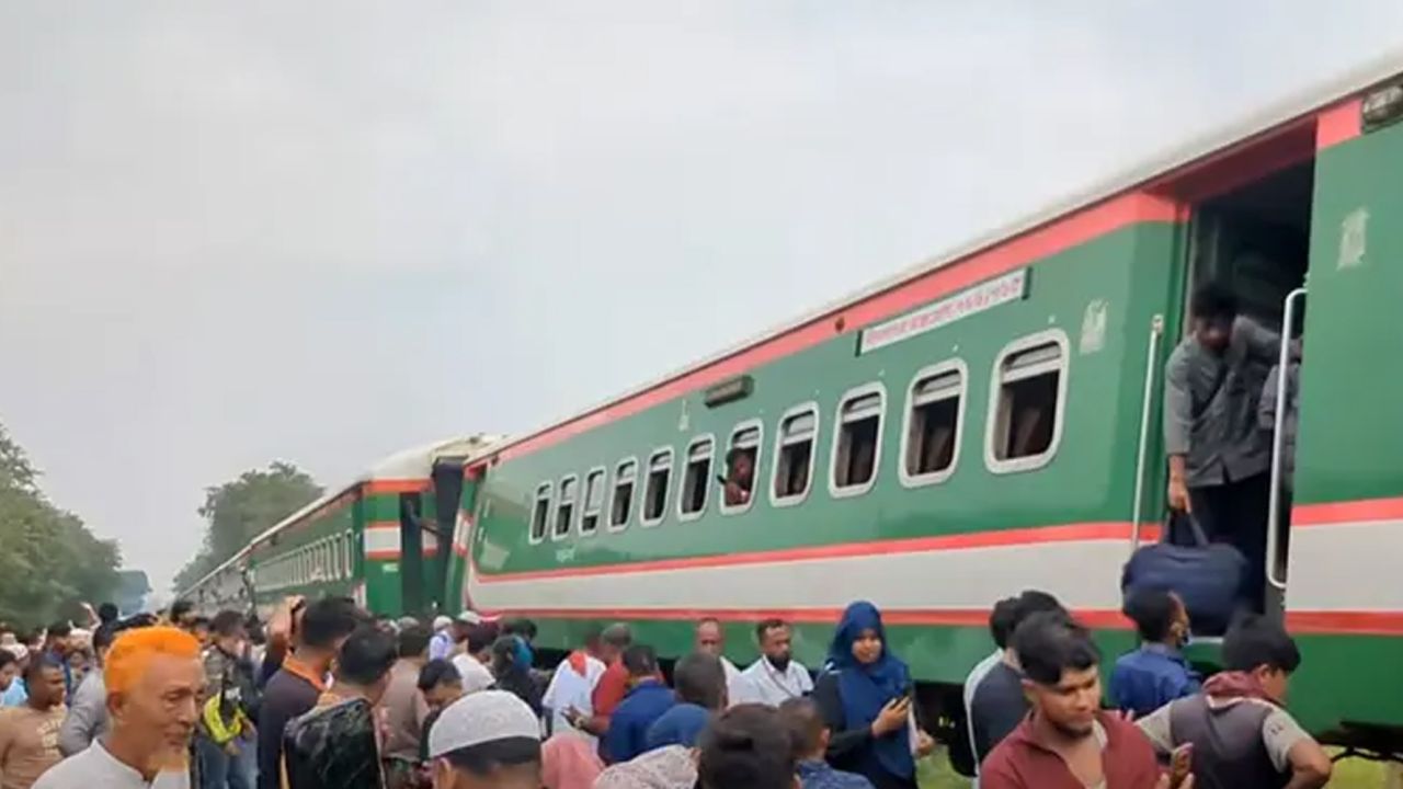 মির্জাপুরে লাইনচ্যুতির ছয় ঘণ্টা পর রেল চলাচল স্বাভাবিক