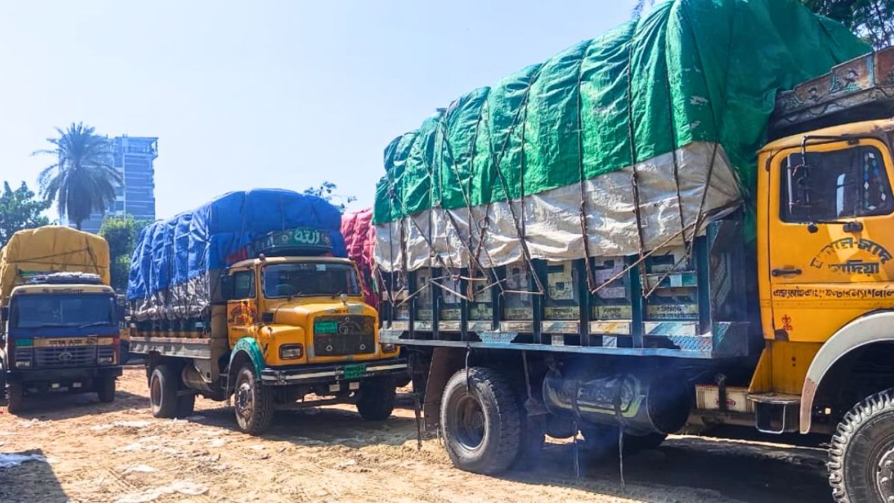 গাজীপুরে শ্রমিক বিক্ষোভ, মহাসড়কে যান চলাচল বন্ধ