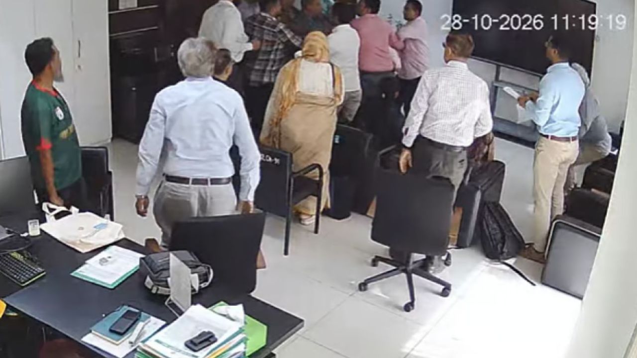 পরিচালককে মারধর: ডা. জাহিদসহ ২৫ জনের বিরুদ্ধে মামলা