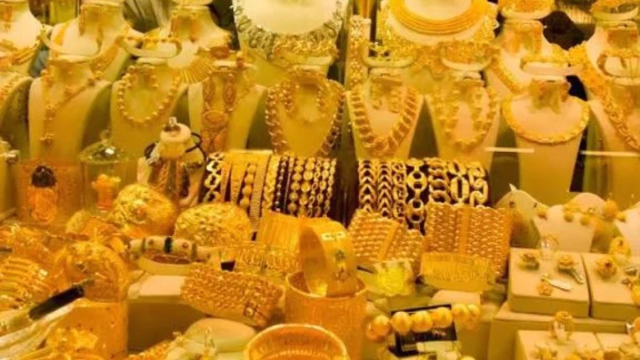 ভরিতে সোনার দাম কমল সাড়ে ৫ হাজার