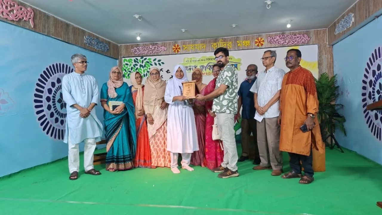  কবিতা দিবসে বসেছে কবি-সাহিত্যিকদের জমজমাট মেলা