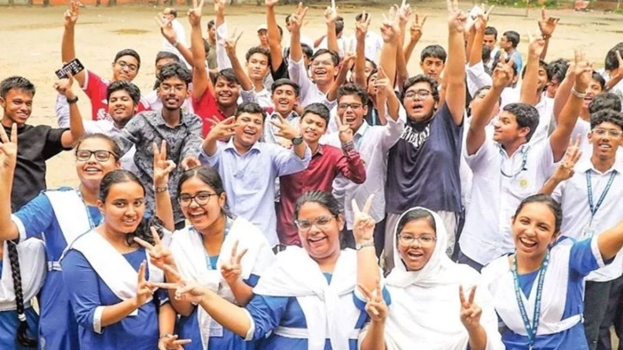 চট্টগ্রাম বোর্ডে জিপিএ-৫ অর্ধেকে নেমেছে, পাসের হার ৫২.০৭ শতাংশ
