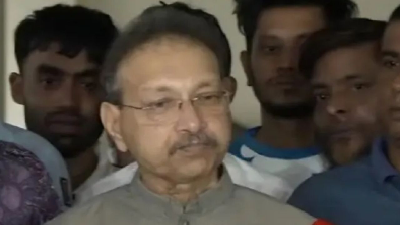 দীপের কথাবার্তা ও আচরণ সম্পূর্ণ প্রশ্নবিদ্ধ