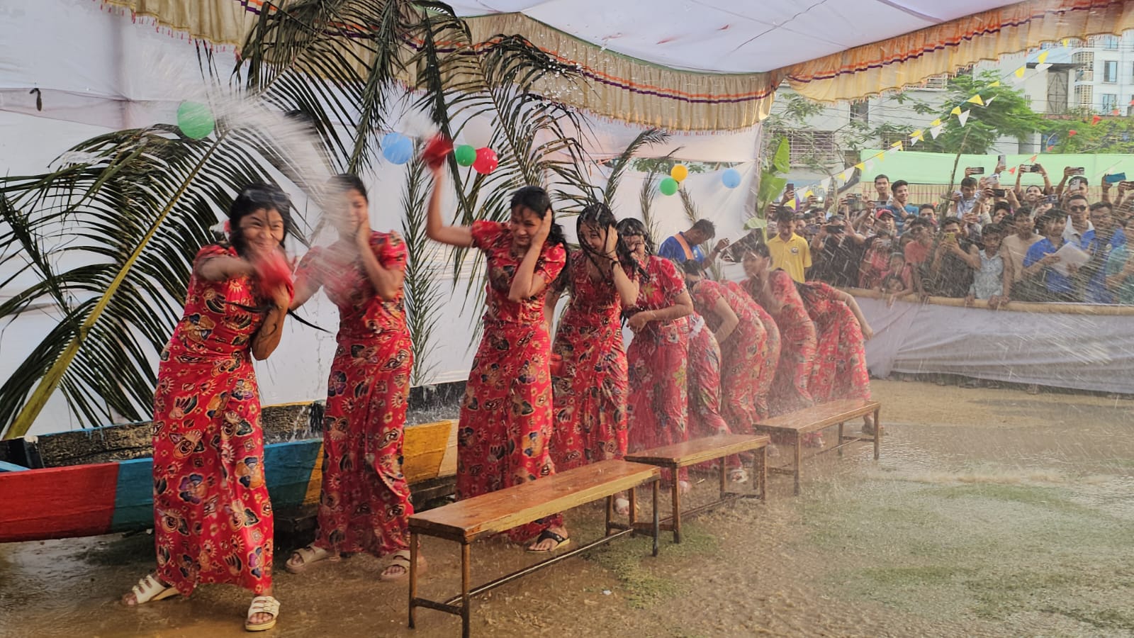 সাংগ্রাই উৎসবে জলকেলিতে মুখর তরুণ-তরুণীরা